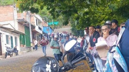 VIDEO: Comunidad de Ciudad Bolívar denuncia largas filas para acceder a servicios de salud Comunidad de Ciudad Bolívar denuncia largas esperas para acceder a servicios de salud