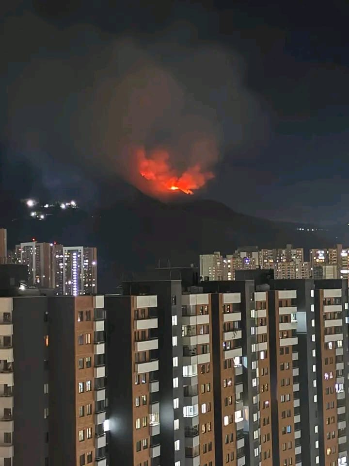 FOTOS: Reportan incendio en la montaña de Copacabana 5 9f41a2d5 07b5 49e8 a911 bbdec9054317