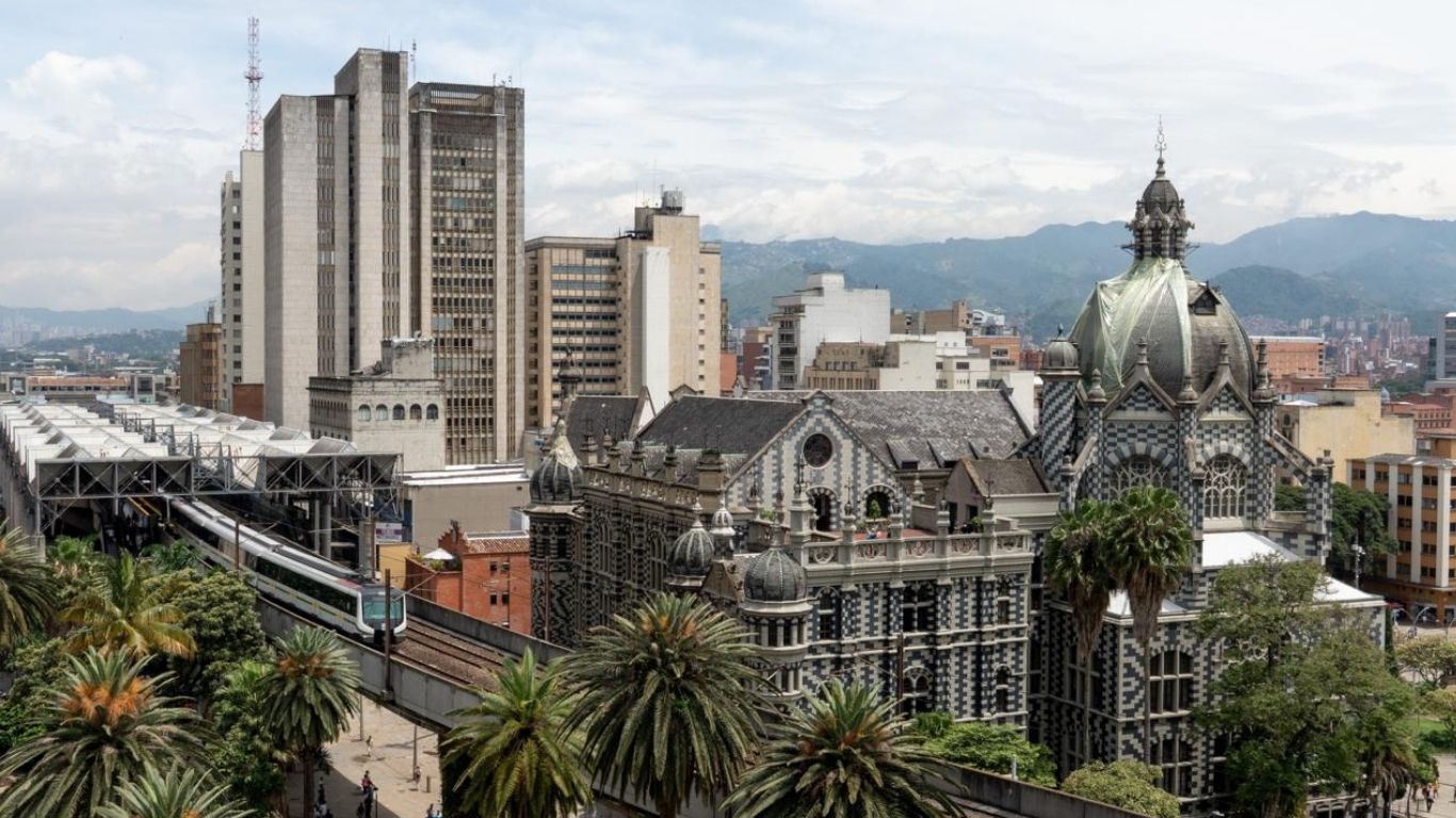 La investigación analizó cómo las emociones y vivencias diarias construyen la percepción de Medellín