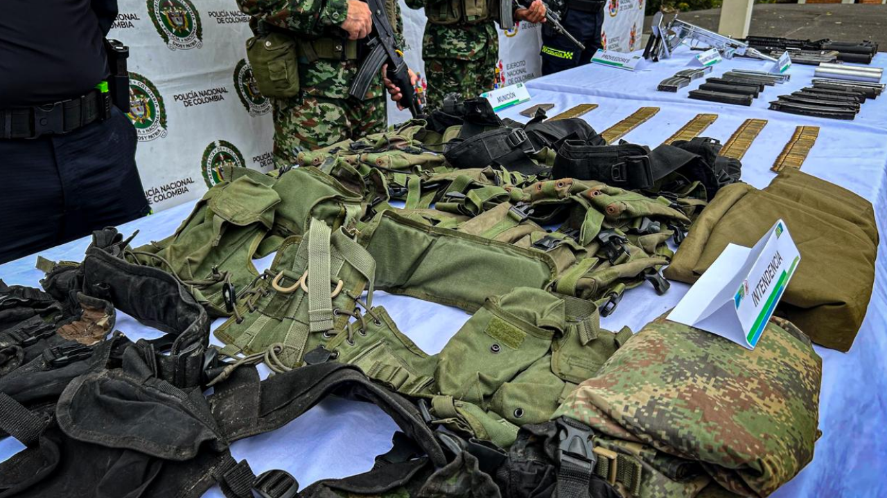 Fuertes pérdidas para el Clan del Golfo en Jericó: el Ejército incauta un poderoso arsenal y material de guerra en depósito ilegal
