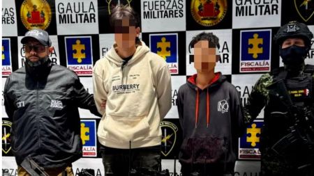 Cayeron dos presuntos integrantes de ‘Los Chatas’ con arsenal y drogas en Santa Rosa de Osos Cayeron dos presuntos integrantes de 'Los Chatas' con arsenal y drogas en Santa Rosa de Osos