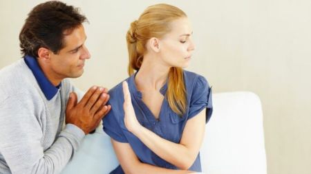 ¿Pide perdón por todo? La psicología advierte que podría ser una estrategia de control emocional