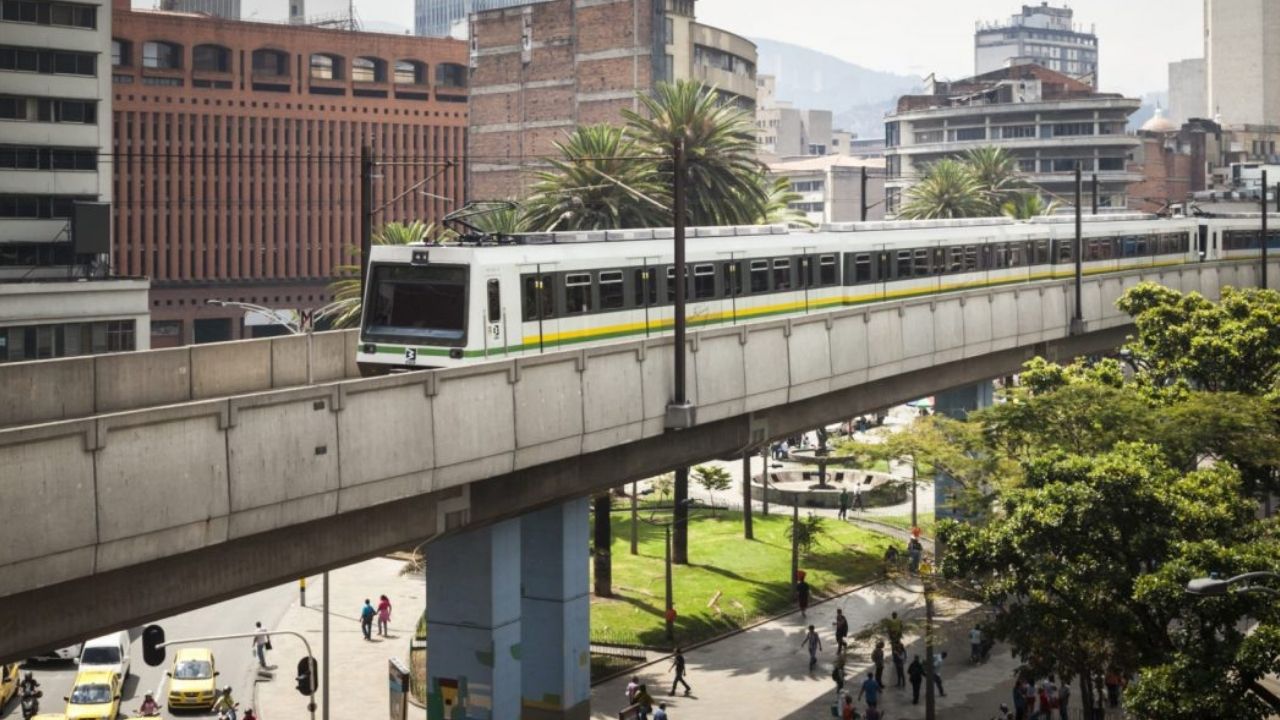 Primeras estructuras de los 13 nuevos trenes del Metro ya vienen camino a Medellín: llegarán a talleres de Bello