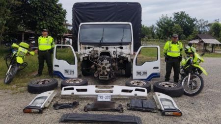 ¿Estaban abandonados? Policía recupera millonario cargamento de autopartes en Maceo