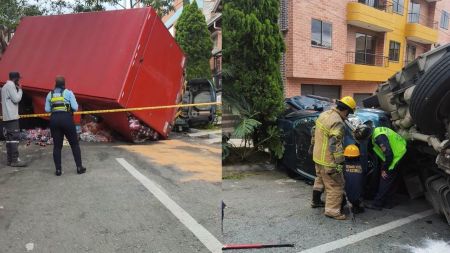 Camión de gaseosas se volcó en La Estrella y aplastó dos vehículos particulares