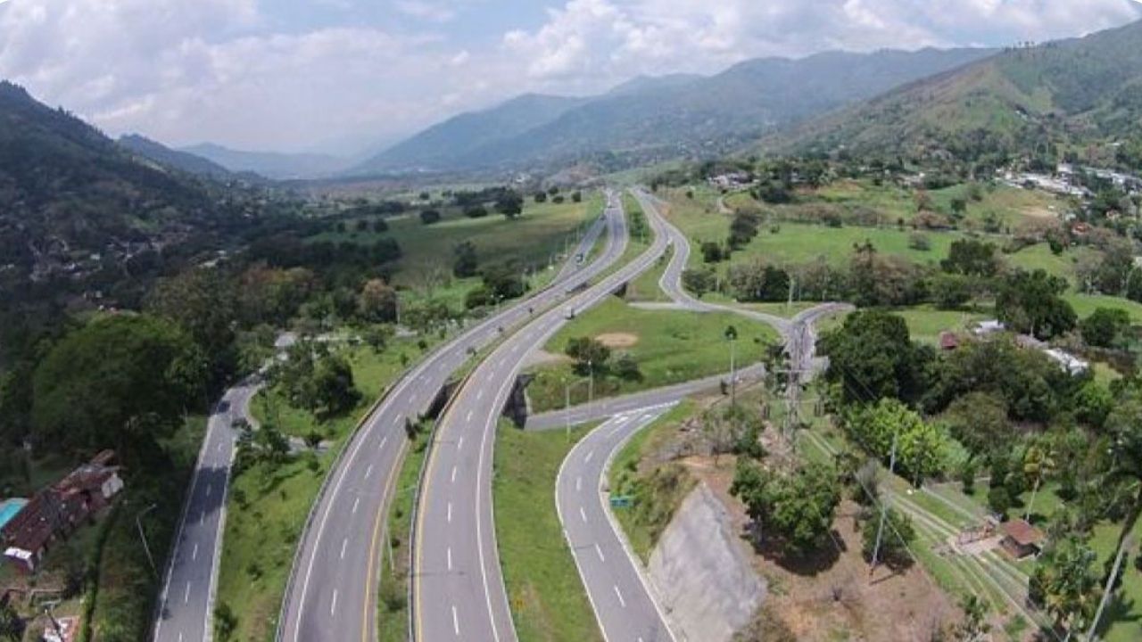 Antioquia proyecta pavimentar cerca de 1.500 kilómetros de vías antes de 2027