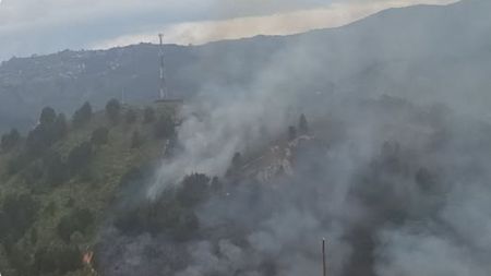 Emergencia en San Cristóbal: bomberos trabajan para controlar incendio forestal Emergencia en San Cristóbal: Bomberos trabajan para controlar incendio forestal