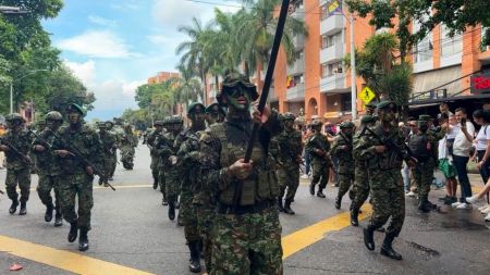 En Medellín se conmemoró los 216 años de la Independencia con su tradicional desfile militar En Medellín se conmemoró los 216 años de la Independencia con su tradicional desfile militar
