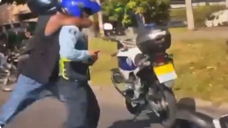 Procedimiento de control terminó en captura: agente de tránsito habría sido agredido por motociclista