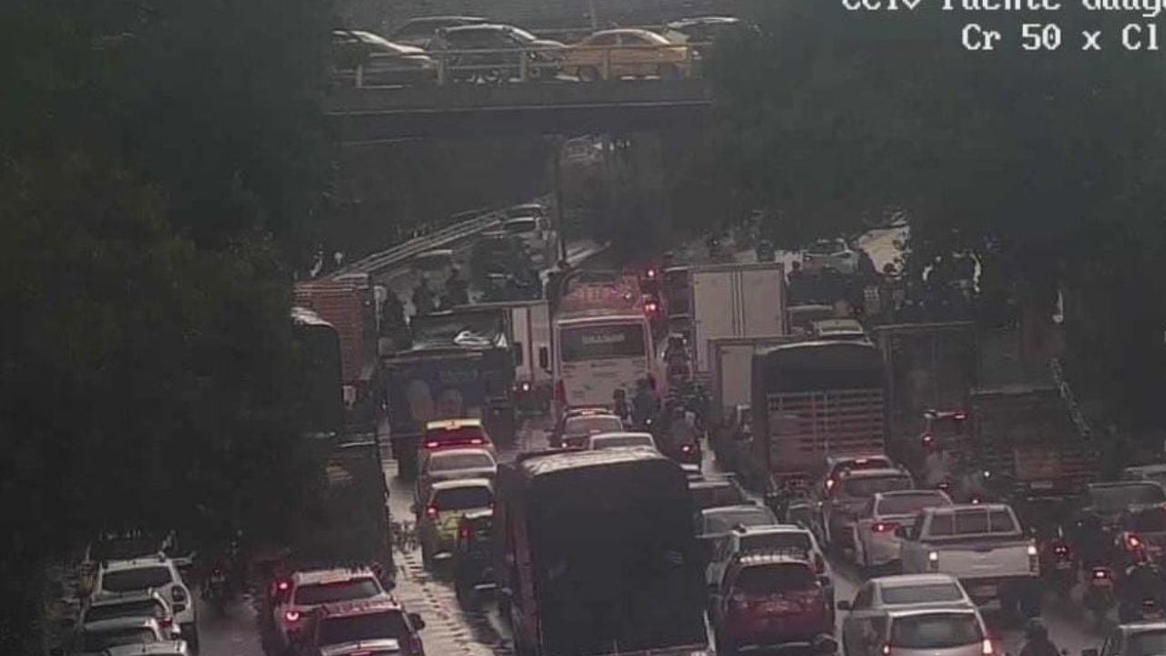 Lluvias generan dificultades en la movilidad de Medellín; reportan accidente en la Autopista Sur