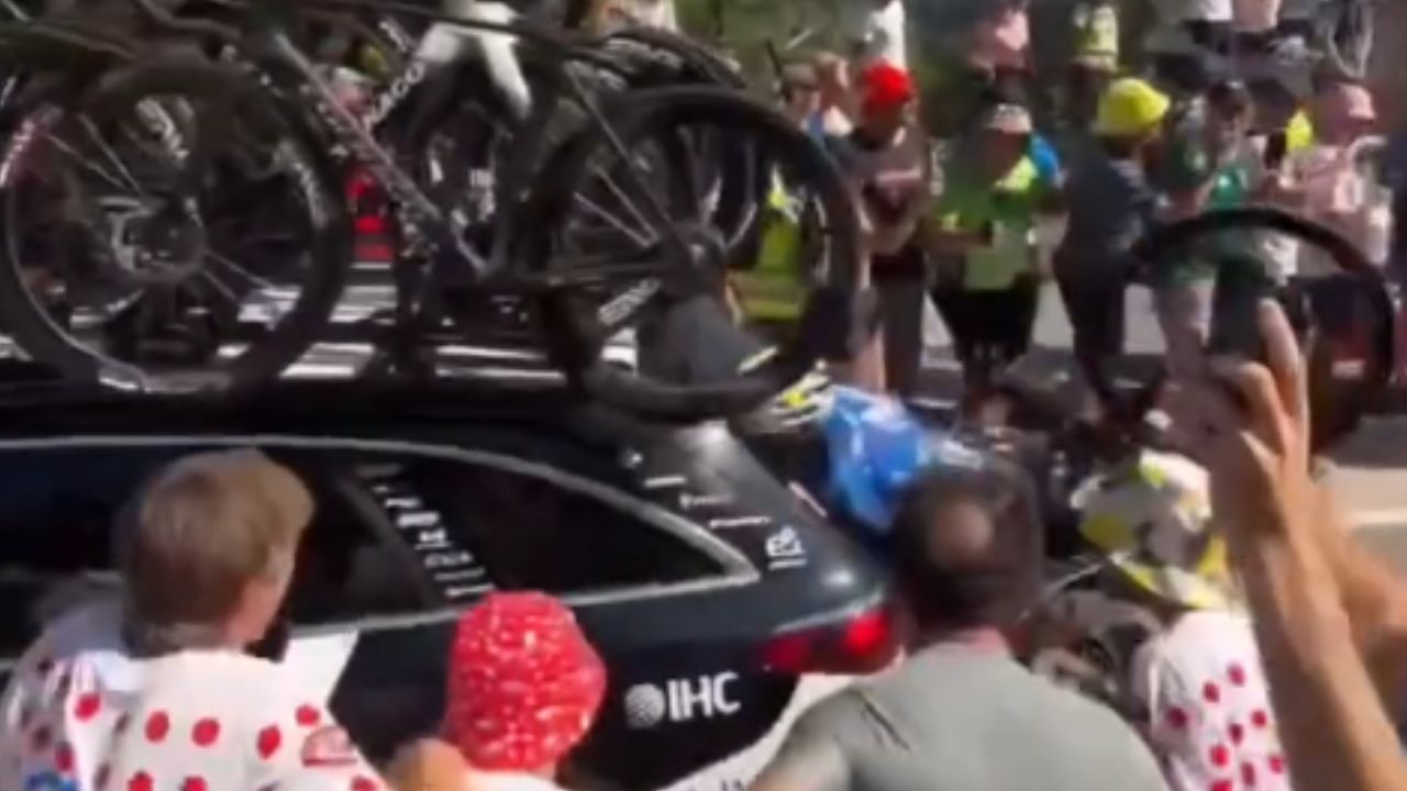 La aparatosa caída que sacó a Einer Rubio en la etapa 19 del Tour de Francia