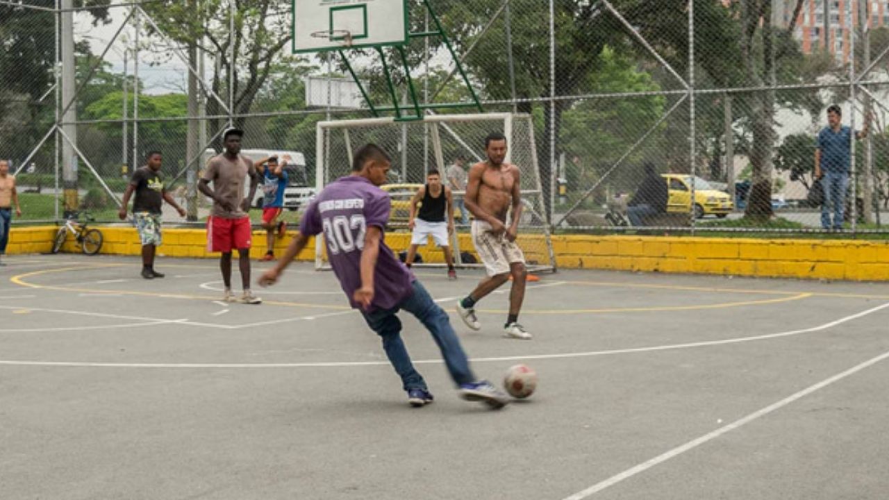 Ataque a bala durante partido de fútbol en Medellín dejó un fallecido y cuatro heridos