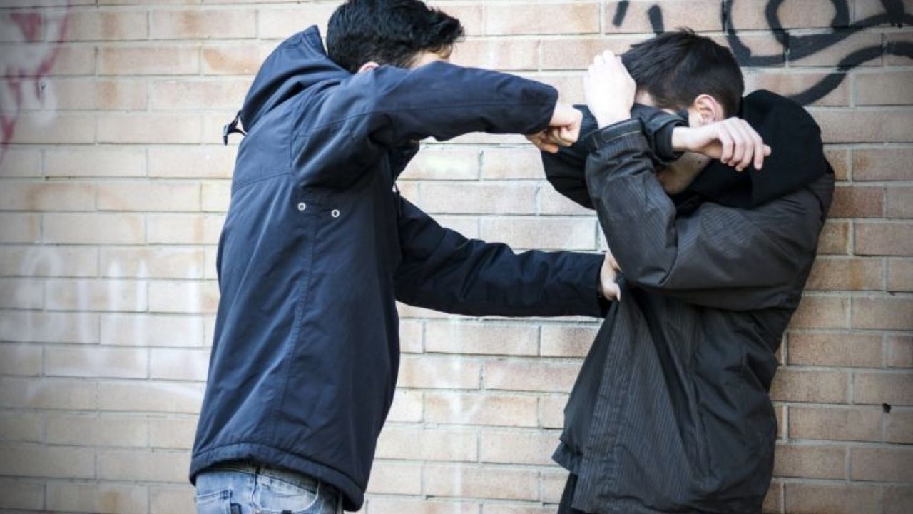 Capturaron a seis menores de edad en Rionegro debido a una pelea con arma blanca a las afueras de un colegio