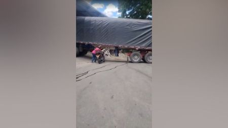 "Pasamos por debajo del camión": accidente de tránsito entre dos 'mulas' afecta zona del municipio de Copacabana