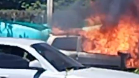 ¡Cuidado, conductores! Hay un incendio vehicular en la Autopista Sur de Medellín