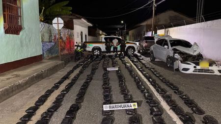 VIDEO ¿Para dónde iba? Intentó escapar y terminó volcado con media tonelada de marihuana