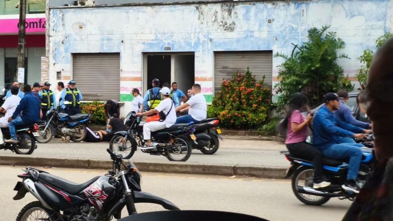 Una mujer habría frenado al ver un retén de tránsito y provocó un choque de motos en Caucasia