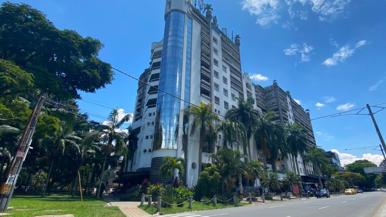 Cierre parcial en la Carrera 74 a la altura del Obelisco afecta la movilidad en sentido Sur–Norte