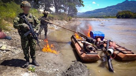 Ejército inutilizó maquinaria de minería ilegal en tres operativos realizados en Antioquia