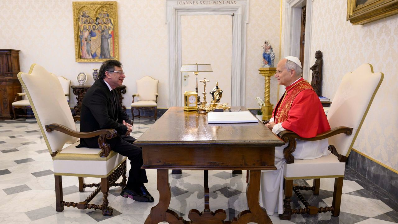 Petro con el papa León XIV