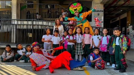 Volvieron las clases en Medellín: más de 270.000 estudiantes regresaron a los salones de clase Volvieron las clases en Medellín: más de 270.000 estudiantes regresaron a los salones de clase