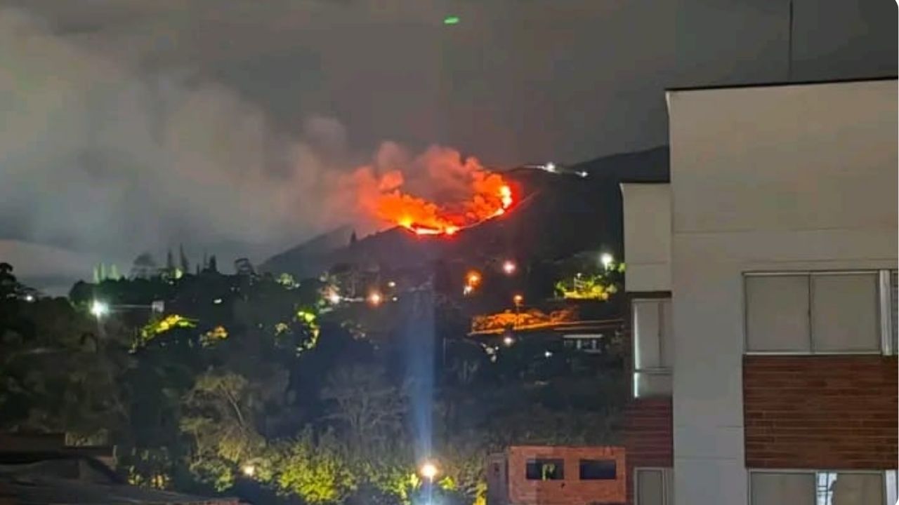 FOTOS: Reportan incendio en la montaña de Copacabana