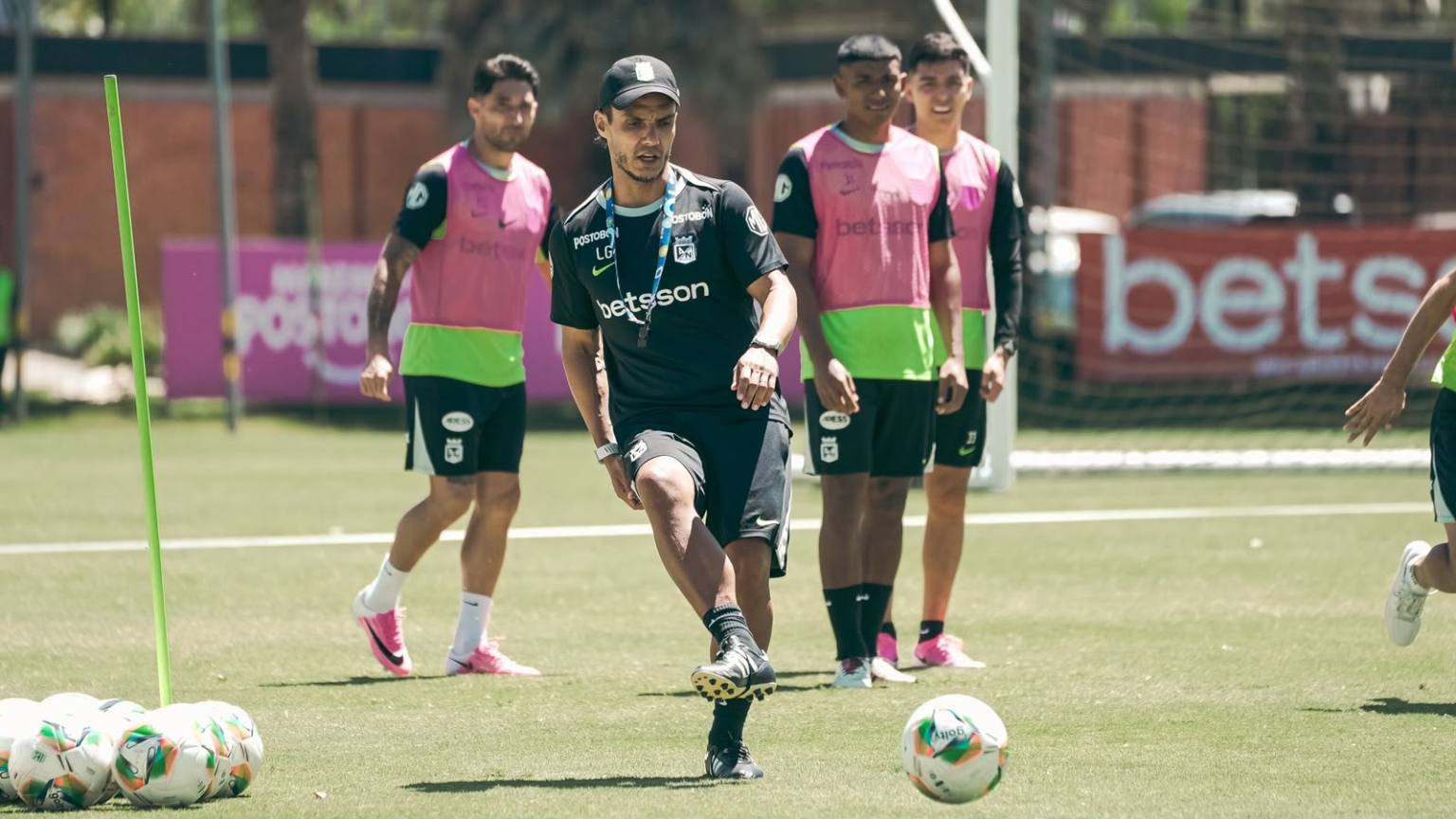 Atlético Nacional se alista para el primer examen de Lucas González: el equipo verdolaga buscará recaudar fondos humanitarios Atlético Nacional disputará su primer partido amistoso de la temporada frente a Deportivo Táchira bajo la dirección del nuevo cuerpo técnico