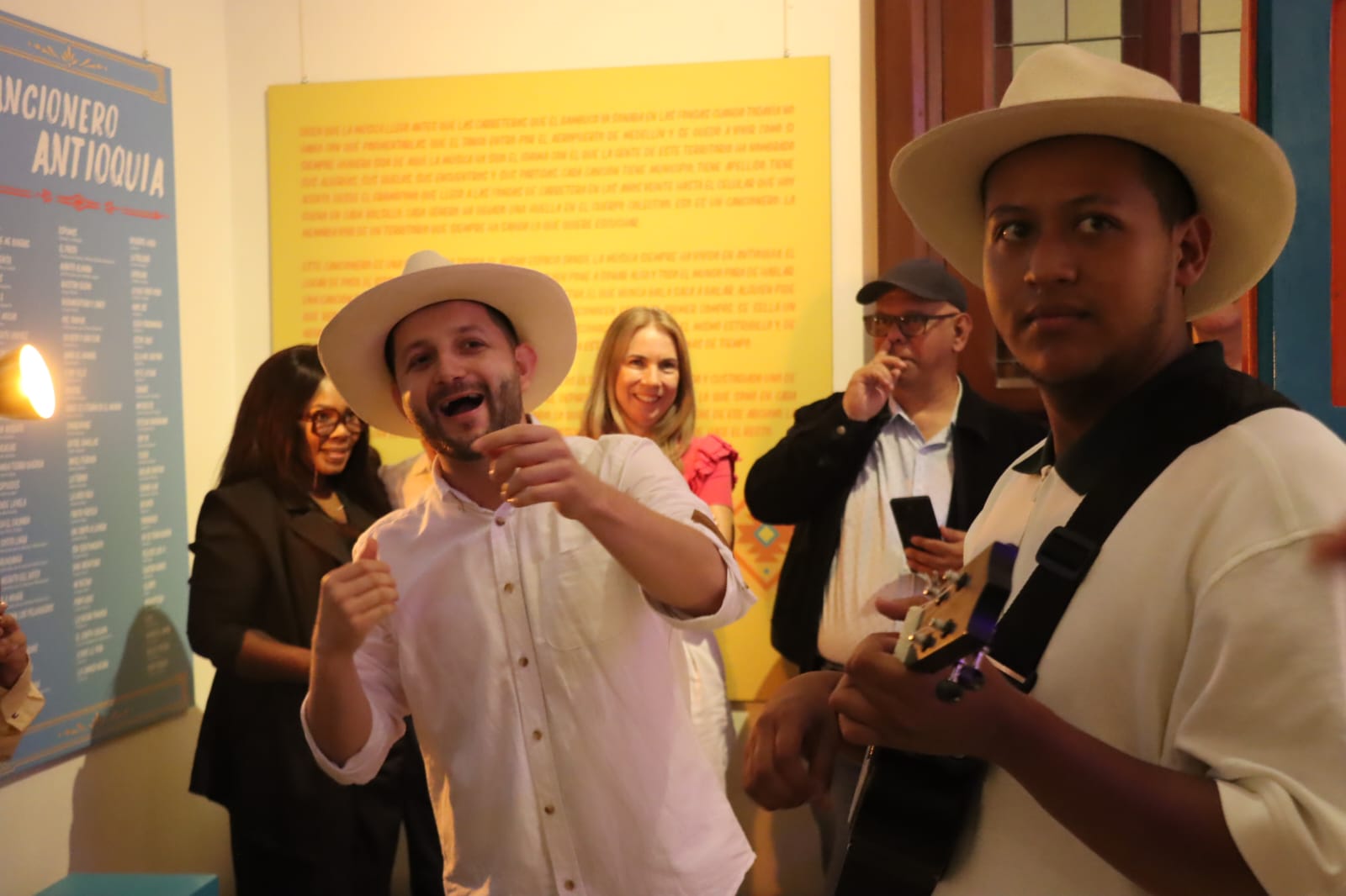 Fotografías, archivos sonoros y documentos dan vida a la nueva sala Cancionero Antioquia