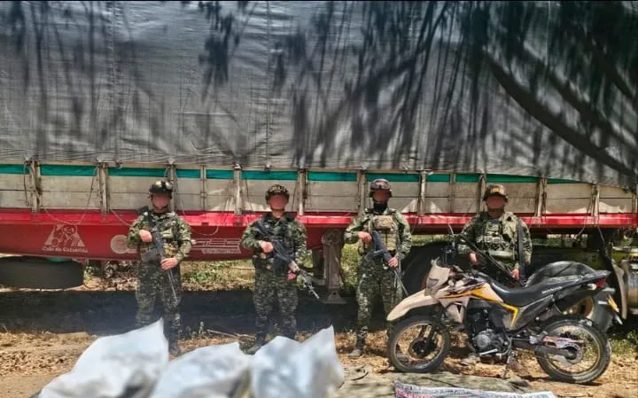 Ejército frena el robo de 35 toneladas de café y libera a camionero