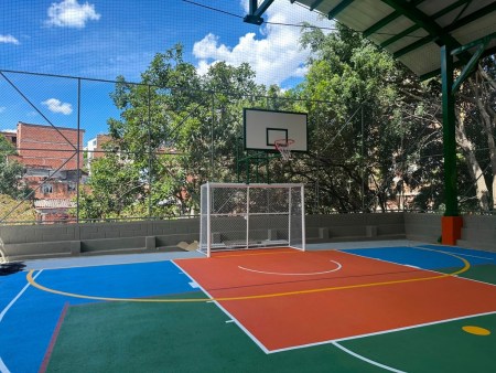 La placa deportivo del barrio Mesa fue intervenida durante dos meses y ya está disponible para la práctica deportiva