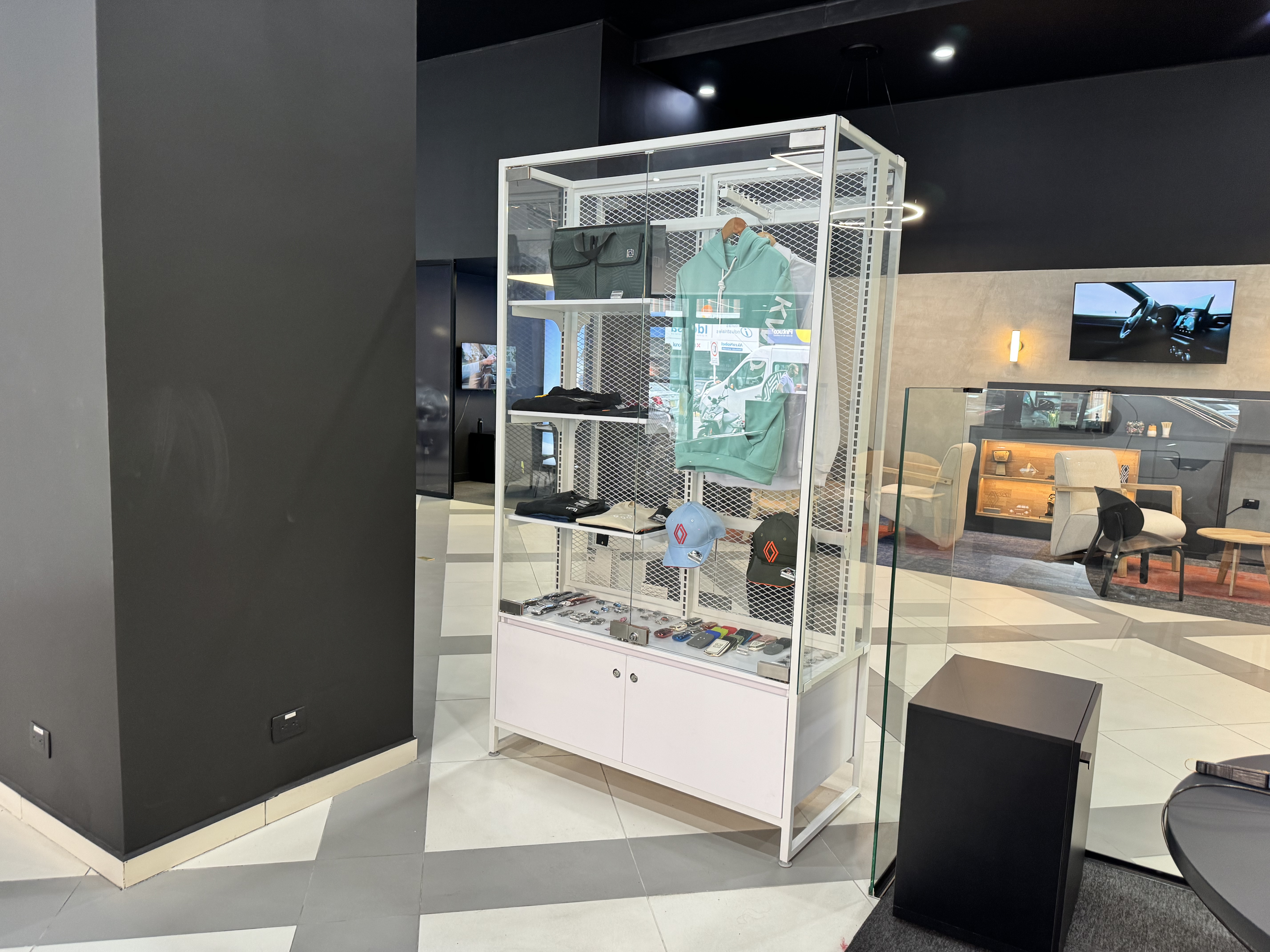 Renault transforma la experiencia de sus clientes en Medellín con la llegada de New R Store