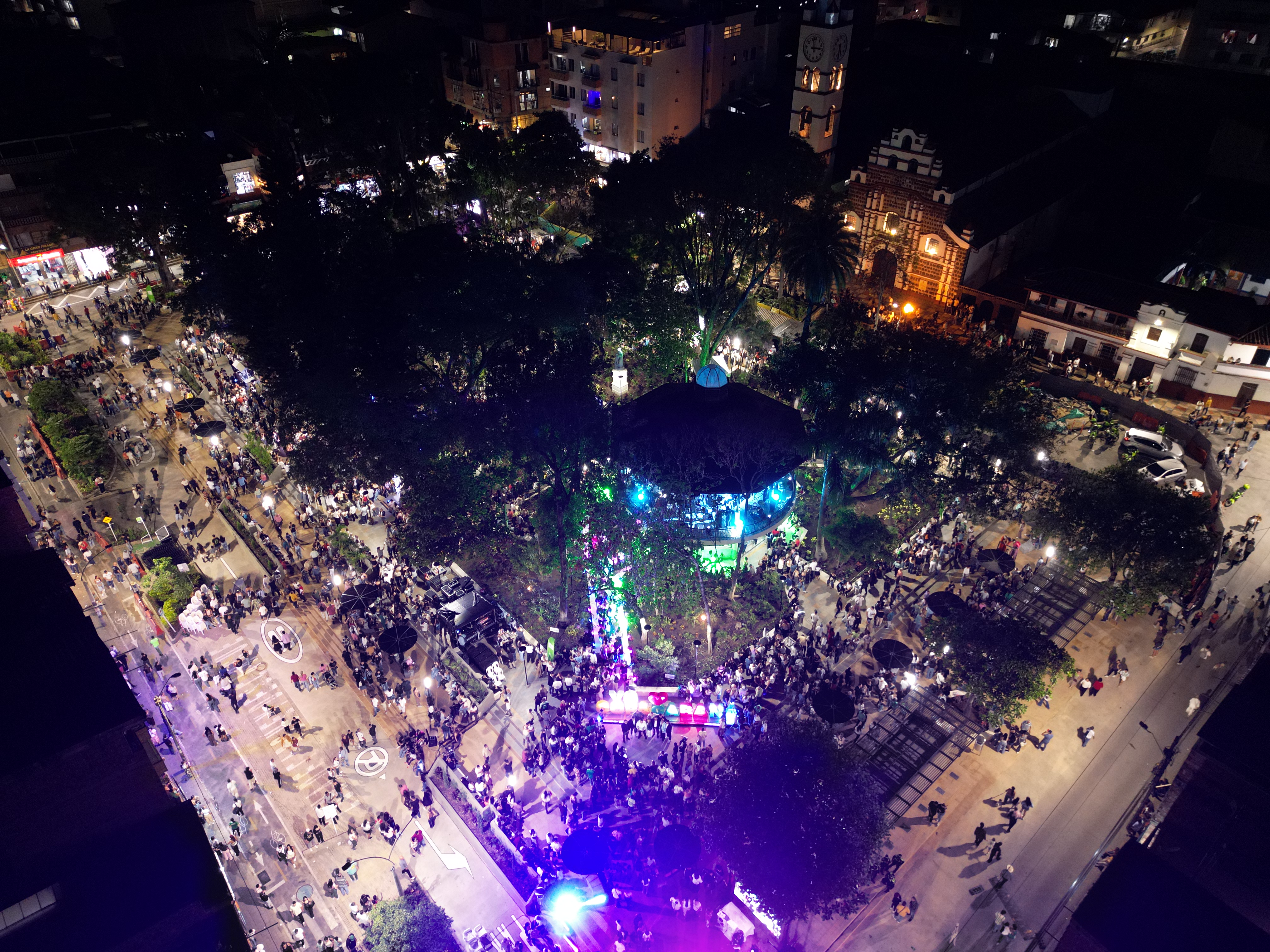 Después de 40 años, renovaron el Parque Principal de Copacabana: así quedó 3 Después de 40 años el ‘corazón’ de Copacabana se renueva conla remodelación del Parque Principal