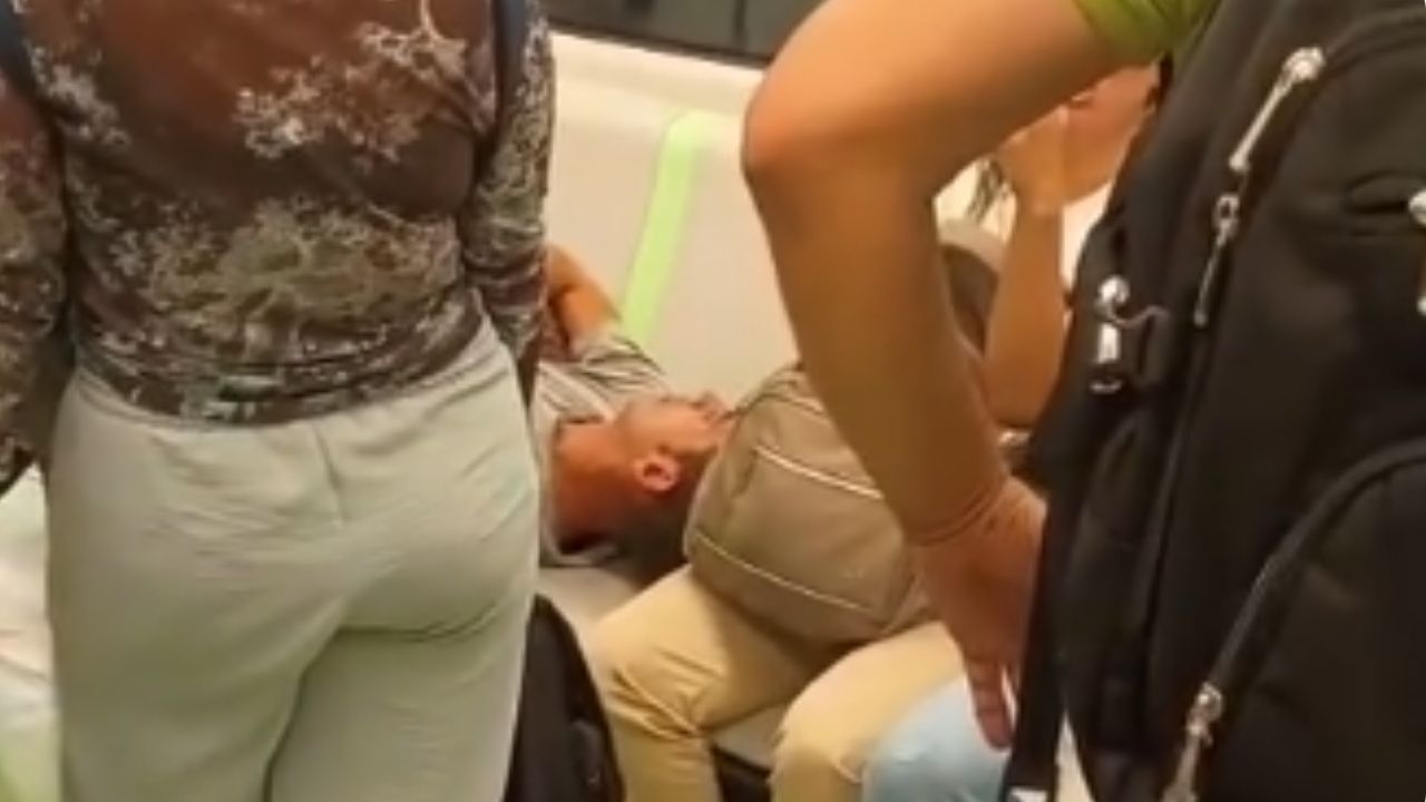 VIDEO: Un hombre en aparetente estado de embriaguez cantó y se durmió en un vagón del Metro