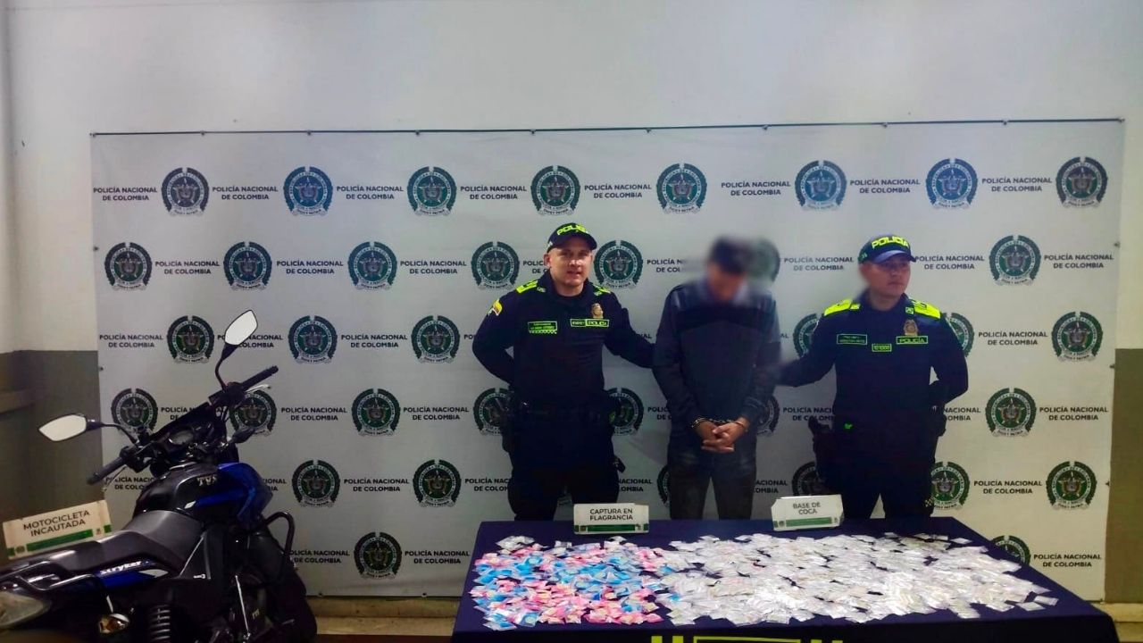 En flagrancia capturaron a alias «Cofla» con más de mil dosis de cocaína en Bello