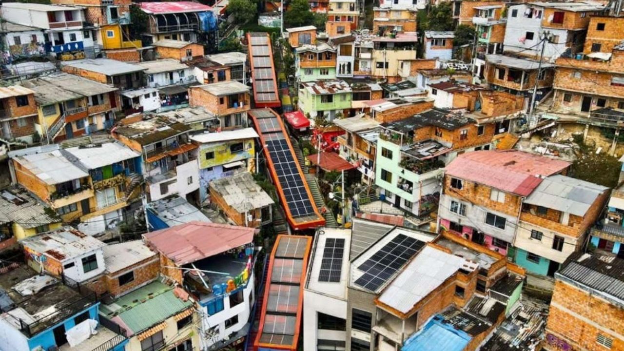 Renuevan por primera vez las escaleras eléctricas de la Comuna 13 desde su inauguración en 2011