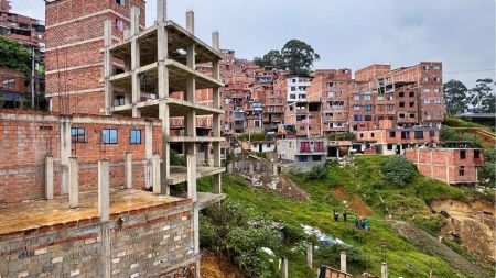 Medellín implementa nuevo modelo para reforzar el control de construcciones ilegales Medellín implementa nuevo modelo para reforzar el control de construcciones ilegales