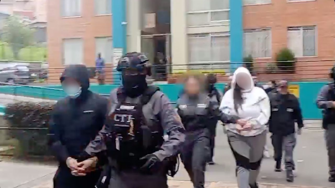 Con pegamento y engaños: así habrían hurtado $1.200 millones en cajeros
