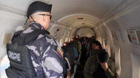 Gobierno traslada a 117 presos de alto perfil y el Gobernador de Antioquia pide la «caza» de criminales sueltos Gobierno traslada a 117 presos de alto perfil y el Gobernador de Antioquia pide la "caza" de criminales sueltos