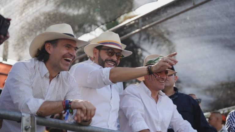 Abelardo De la Espriella acompañó el Desfile de Silleteros en Medellín: ocupó carroza y estuvo en tribunas