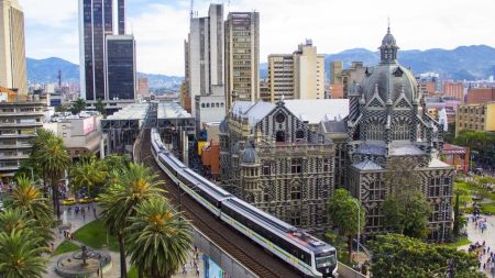 Terremoto dejó 800 solicitudes de evaluación estructural en Medellín: evacuaron dos colegios preventivamente