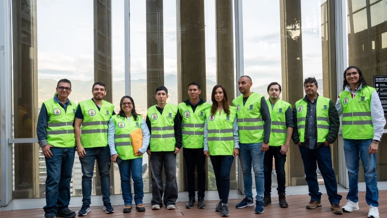 Medellín envía ingenieros para inspeccionar viviendas afectadas en Manizales y Pereira
