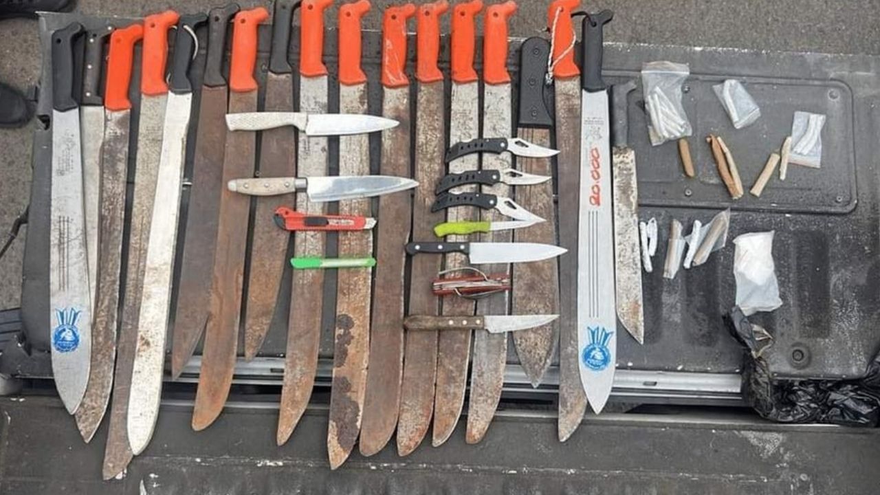 Policía decomisó cuchillos, navajas y machetes durante el América vs Santa Fe, partido del pasado sábado 22 de agosto