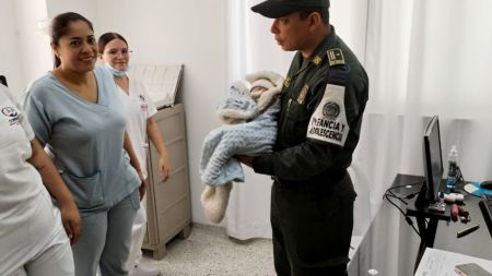 VIDEO: En una bolsa y en un lote baldío: hallan a recién nacida abandonada en Vegachí VIDEO: En una bolsa y en un lote baldío: hallan a recién nacida abandonada en Vegachí