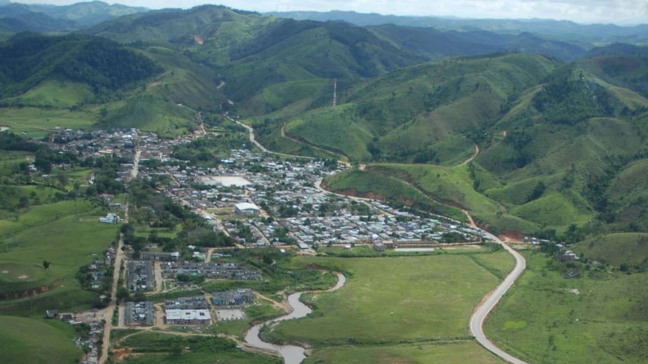 Ordenan arrestar al exdirector de la Agencia Nacional de Tierras por disputa de predios en Vegachí
