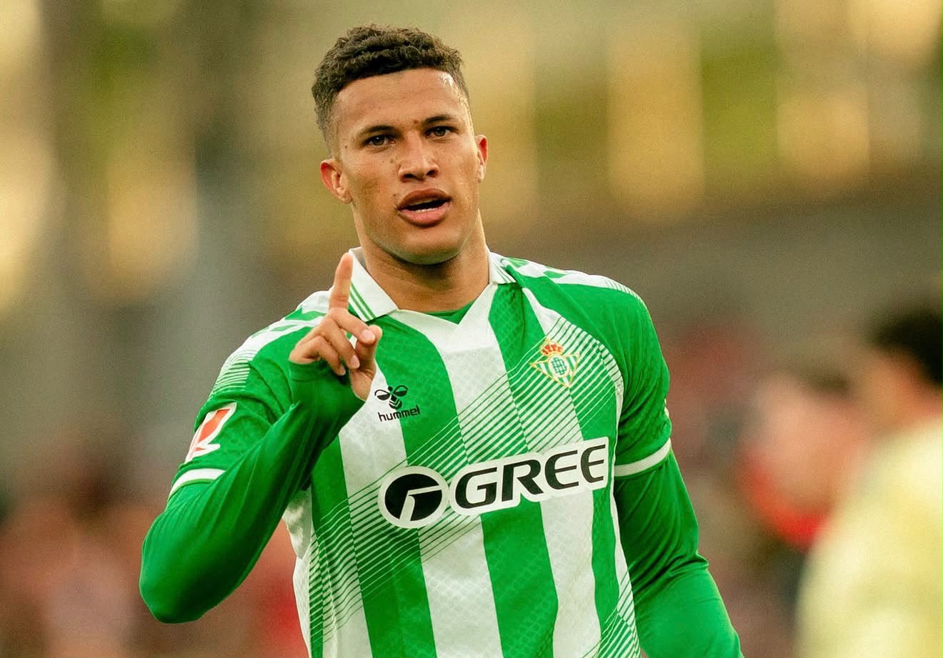 El colombiano Nelson Deossa fue la gran figura del Real Betis en el triunfo 3-1 sobre Arsenal