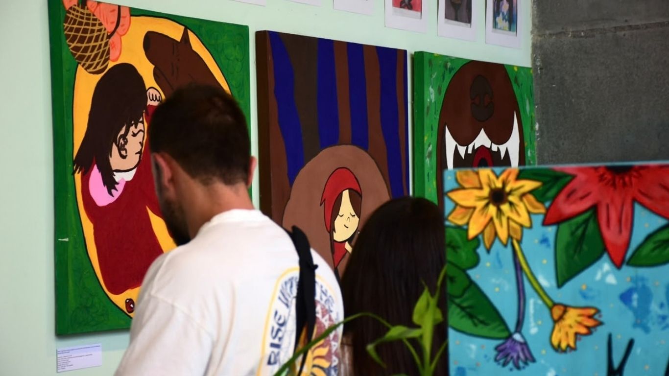 72 pinturas de niñas, niños y adolescentes llegan al Museo Casa de la Memoria en Medellín 1 72 pinturas de niñas, niños y adolescentes llegan al Museo Casa de la Memoria en Medellín