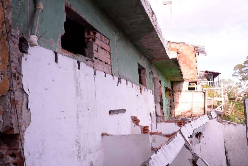 Tumbaron las casas abandonadas del barrio Juan Antonio Murillo en Rionegro