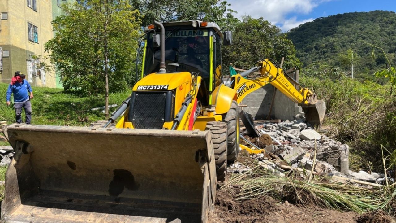 Demolieron dos inmuebles identificados como focos de inseguridad en el municipio de San Luis, Antioquia