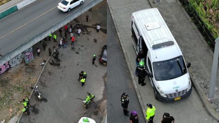 Desmantelaron Los Conejos en Medellín: estructura movía $420 millones mensuales y usaba menores para vender droga en Parque Bicentenario Desmantelaron Los Conejos en Medellín: estructura movía $420 millones mensuales y usaba menores para vender droga en Parque Bicentenario