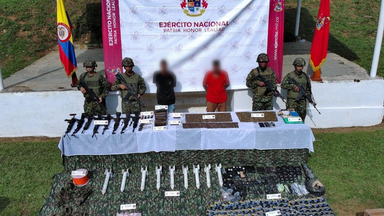 Ejército recuperó menor y capturó dos miembros del Clan del Golfo en Zaragoza: desmantelaron central de comunicaciones y arsenal